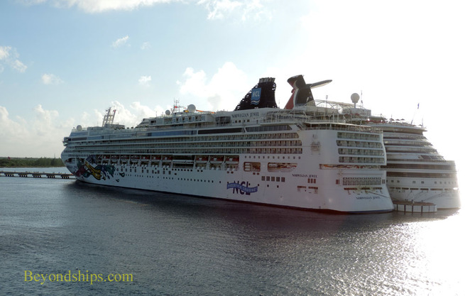 Picture of cruise ships Carnival Magic and Norwegian Jewel
