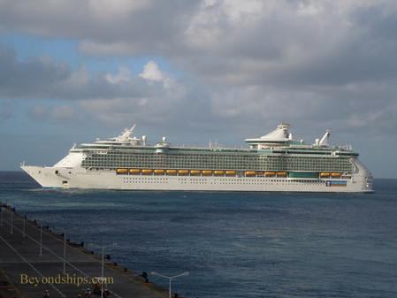 Picture cruise ship Independence of the Seas