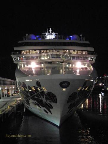 Picture cruise ship Norwegian Gem