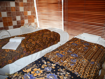 Picture spa treatment rooms on Norwegian Sun cruise ship