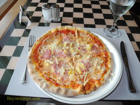 Alfredo's Pizzeria on cruise ship Royal Princess, Hawaiian pizza