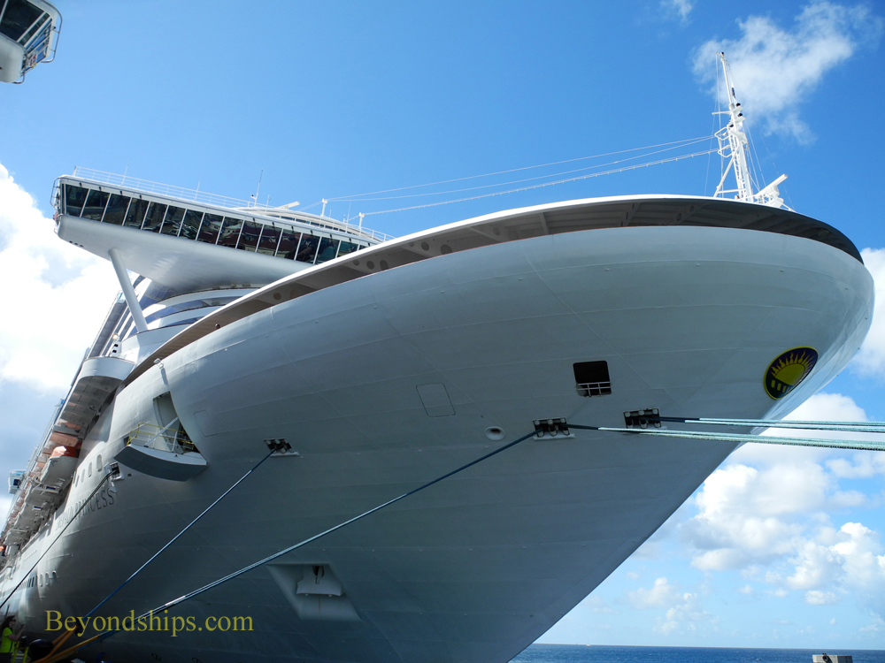 Picture cruise ship Emerald Princess in St. Kitts.