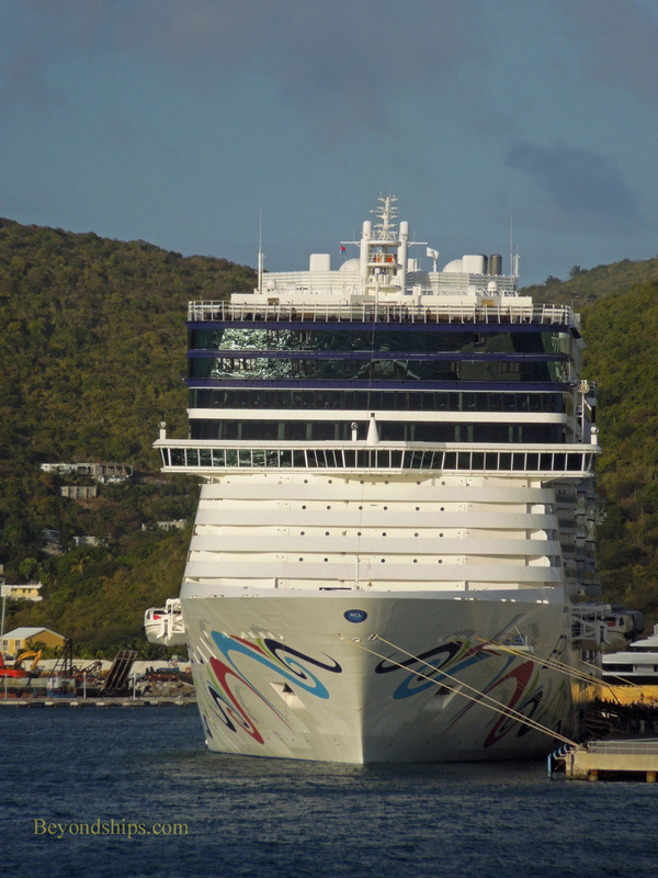 Picture cruise ship Norwegian Epic