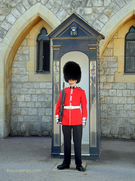 Guards sentry Windsor Castle