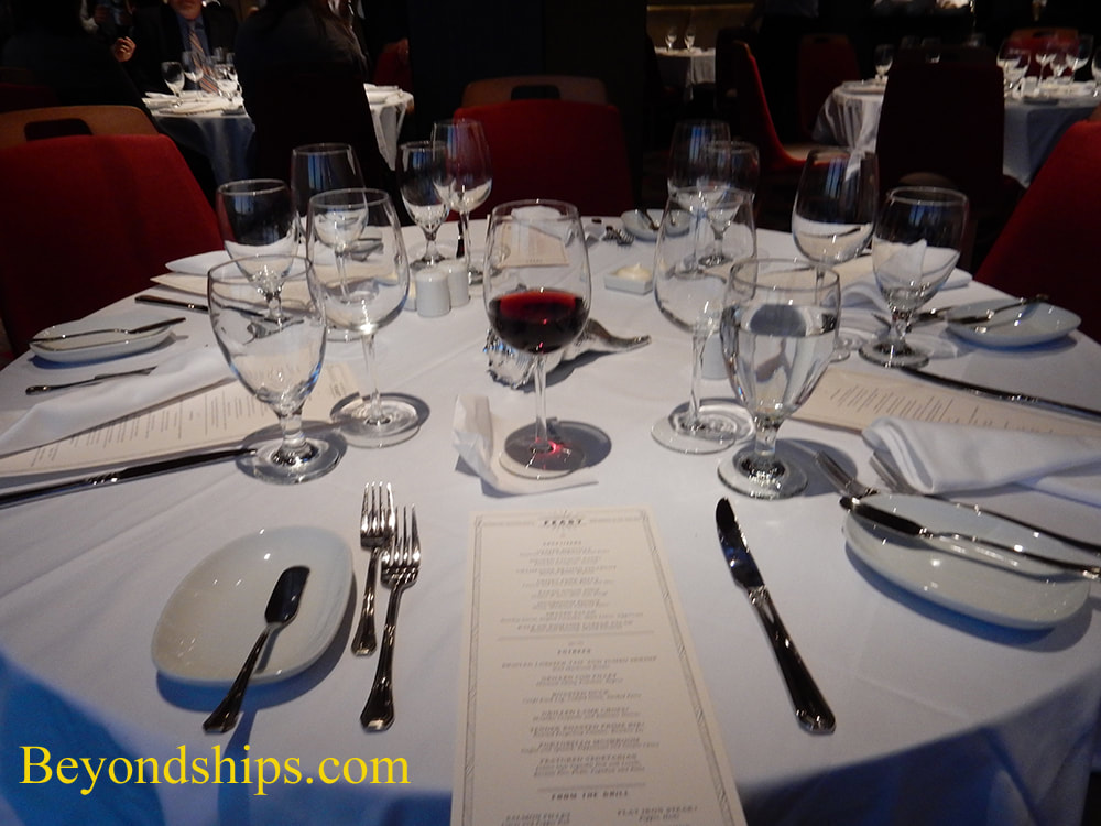 Cruise ship Carnival Horizon dining table
