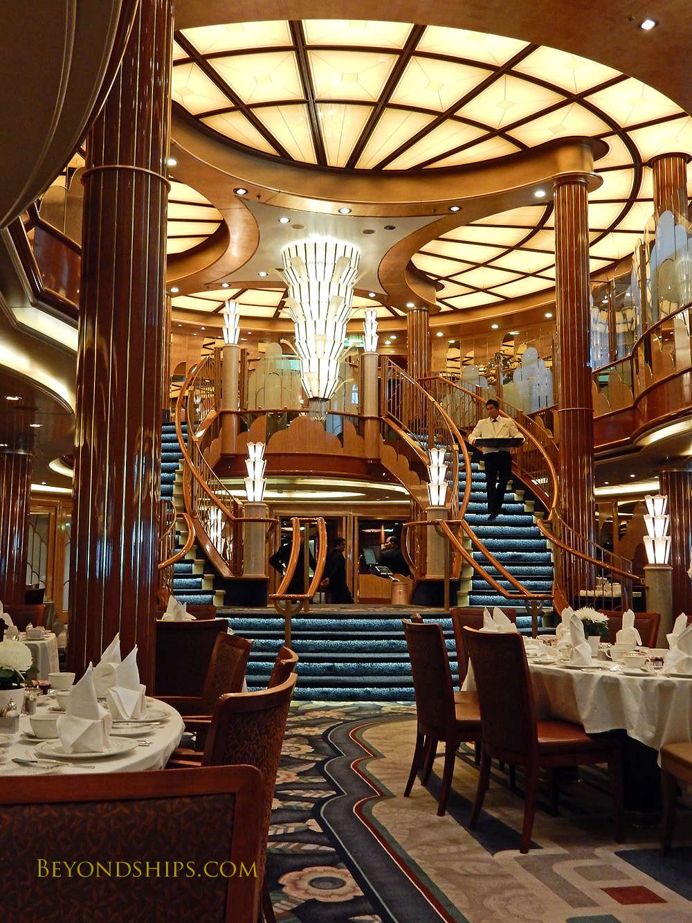 Britannia Restaurant, Queen Elizabeth cruise ship